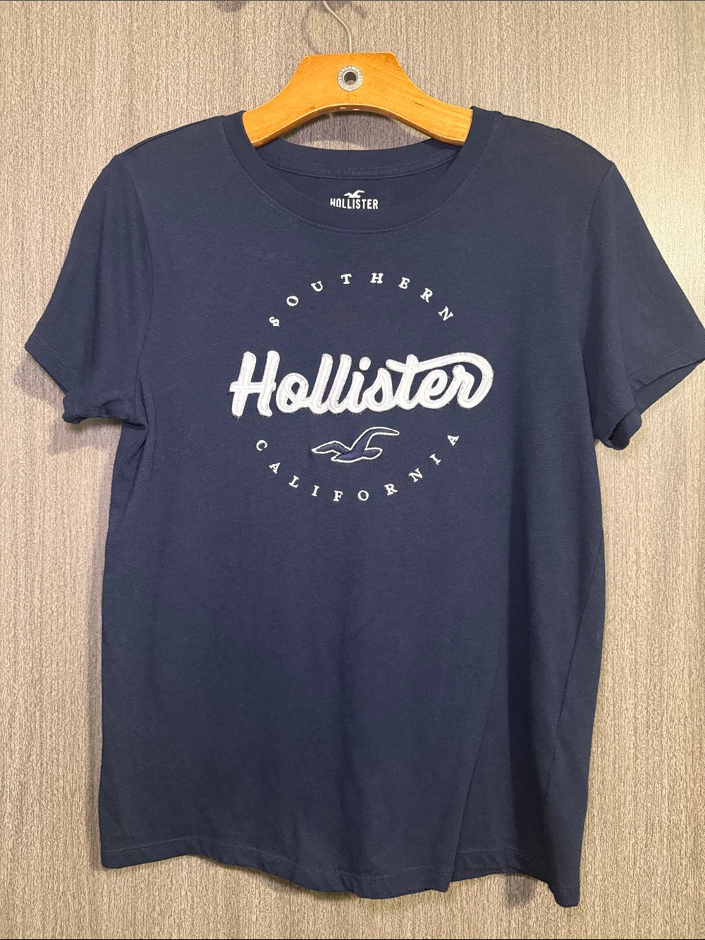 Hollister Women's Navy Logo Graphic Short Sleeve Tshirt Size Medium EUC
